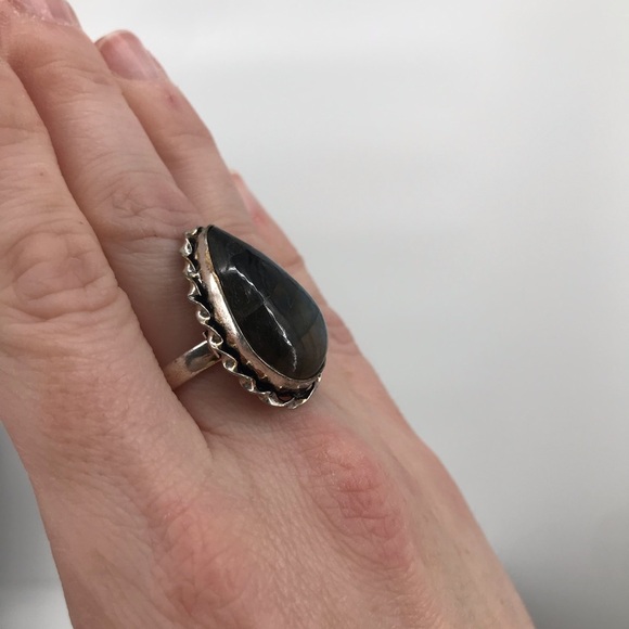 Teardrop Shaped Labradorite Ring - Picture 4 of 7